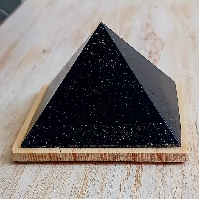 Orgonita ultraprotectora negra