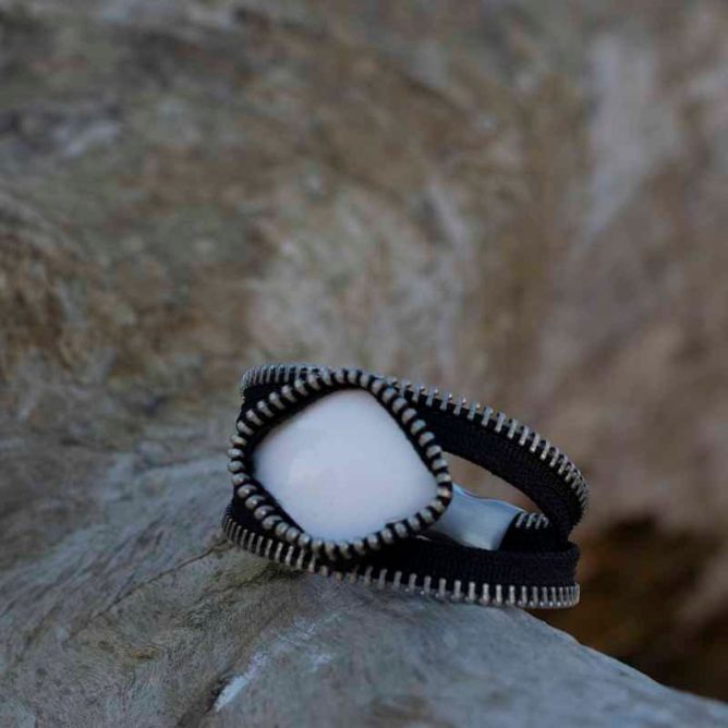 Bracelet made from recycled ceramics and zippers 5