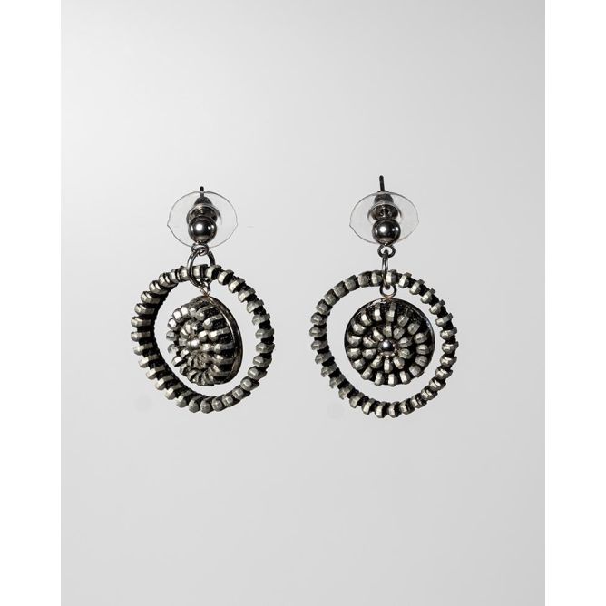 Pendientes de forma de aro originales de cremallera