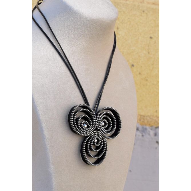 Collar with zippers 5