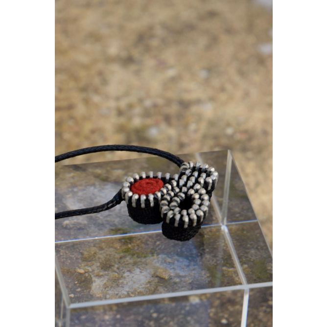 Collar de cremallera y piel 2