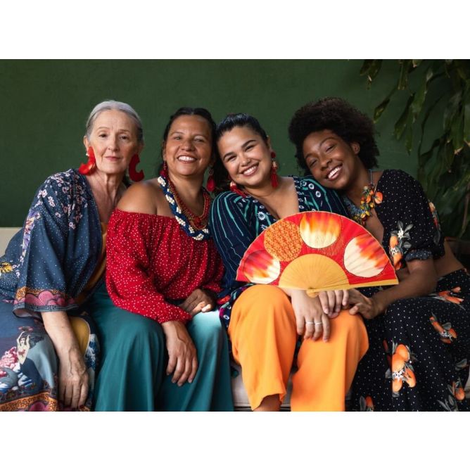 Abanico de seda roja pintado a mano / Abanico plegable abstracto de inspiración japonesa / Regalo artesanal de lujo / Abanico artístico único