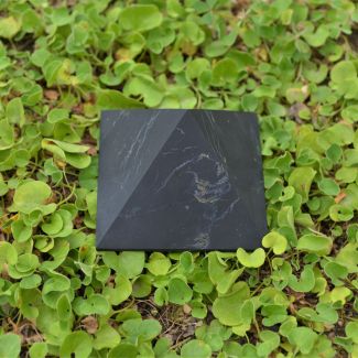 Pirámide Shungita no pulida