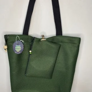 Sac maxi de créateur avec trousse de toilette assortie, vert