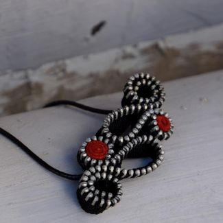 collar original , diferente hecho con materiales reciclados