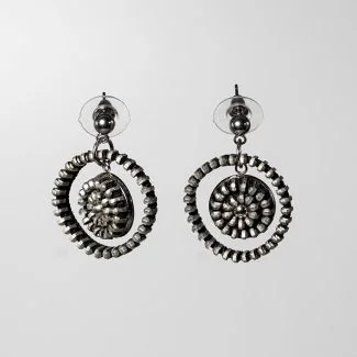 Pendientes de forma de aro originales de cremallera