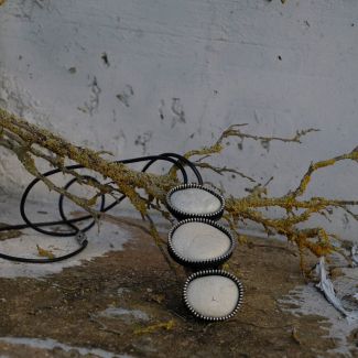 Collar de piedras con cremalleras