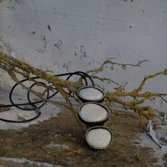 Collar de piedras con cremalleras