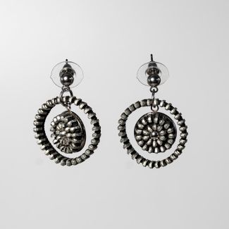 Pendientes de forma de aro originales de cremallera