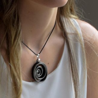 collar cremallera, collar espiral, collar hecho a mano, collar artesanal, gargantilla original,