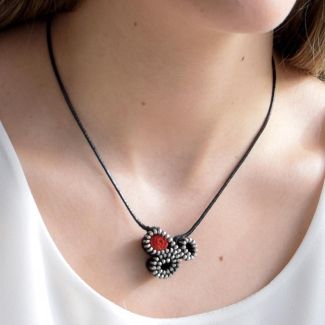 Collar de cremallera y piel