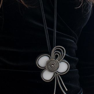 collar de ceramica, collar original, pieza unica, collar de cremalleras