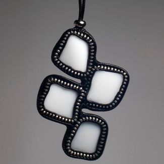 Collar de ceramica reciclada 2