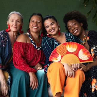 Abanico de seda roja pintado a mano / Abanico plegable abstracto de inspiración japonesa / Regalo artesanal de lujo / Abanico artístico único