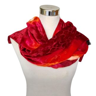 Bufanda de terciopelo de seda roja desgastada: chal floral teñido a mano