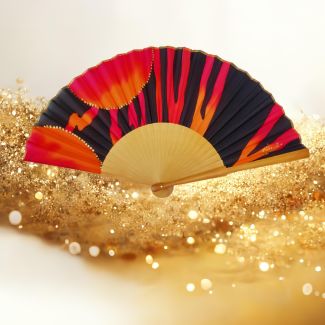 Abanico de seda Ember Glow: abanico plegable pintado a mano en rojo