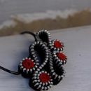 Collar original de cremalleras