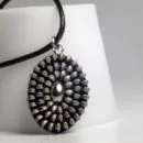 gargantilla hecha con cremalleras 2