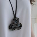 Collar de cremallertas y lava