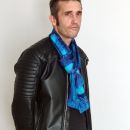 Bufanda de seda azul marino hipoalergénica: accesorio de moda masculino de alta calidad