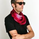 Bufanda infinita de seda pintada a mano color burdeos para hombre informal