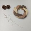 Diadema trenzada en lana merino 100% teñida en forma artesanal con tintes naturales