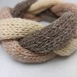 Diadema trenzada en lana merino 100% teñida en forma artesanal con tintes naturales 4