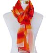 Bufanda de gasa de seda pintada a mano en tonos cálidos de rojo y dorado 6