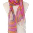 Bufanda de gasa de seda natural pintada a mano en vibrantes tonos rosa, naranja y gris 4
