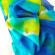 Gran bufanda de seda abstracta en azul y lima: elegante accesorio de moda para mujer, 45 x 183 cm 7