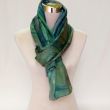 Elegante bufanda de seda verde oscuro para mujer: pañuelo grande de satén pintado a mano 7