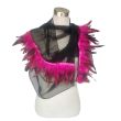 Chal de gasa de seda negra: ribete de plumas fucsias